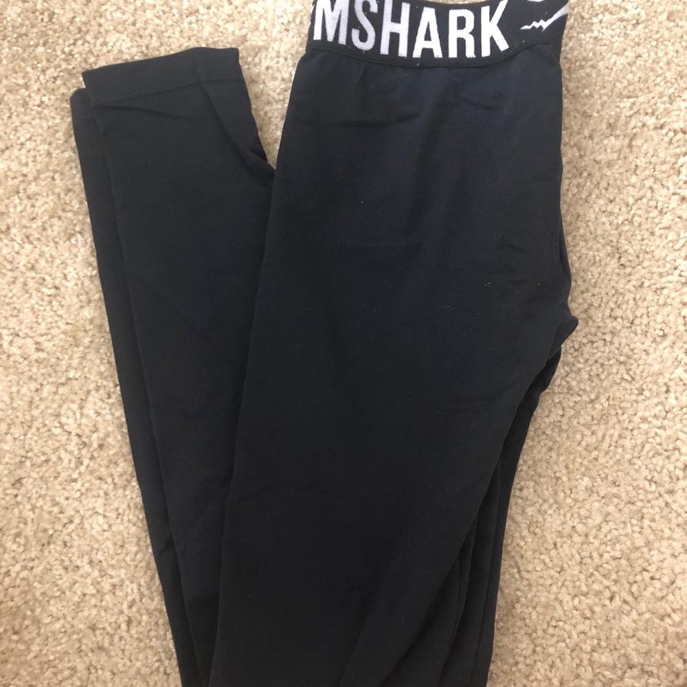 Gym shark leggings